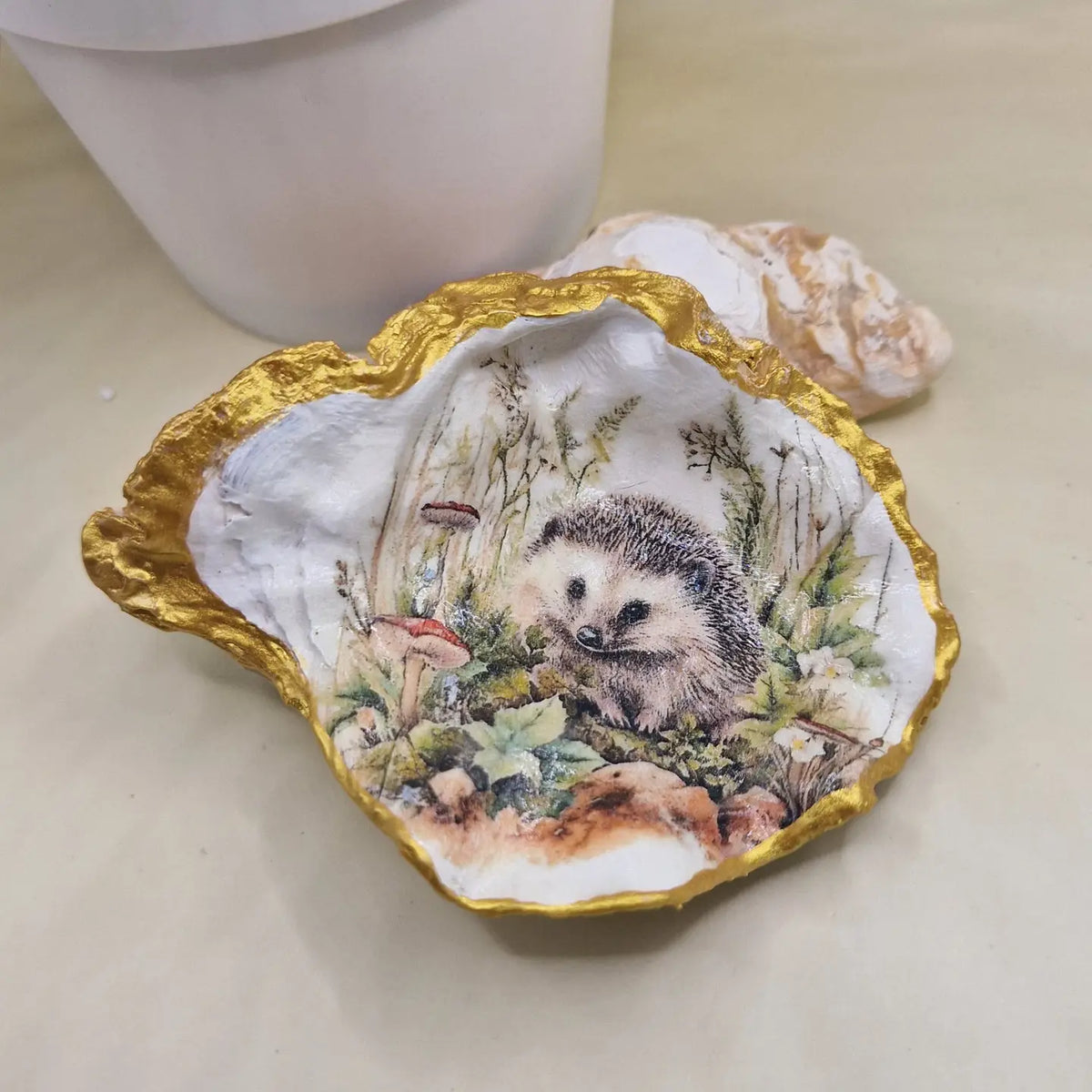 🦔🍄 Hedgehog and Toadstools Oyster Shell Trinket Dish