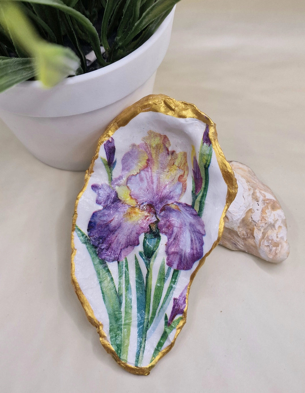 💜 Lilac Iris Flower Oyster Shell Trinket Dish