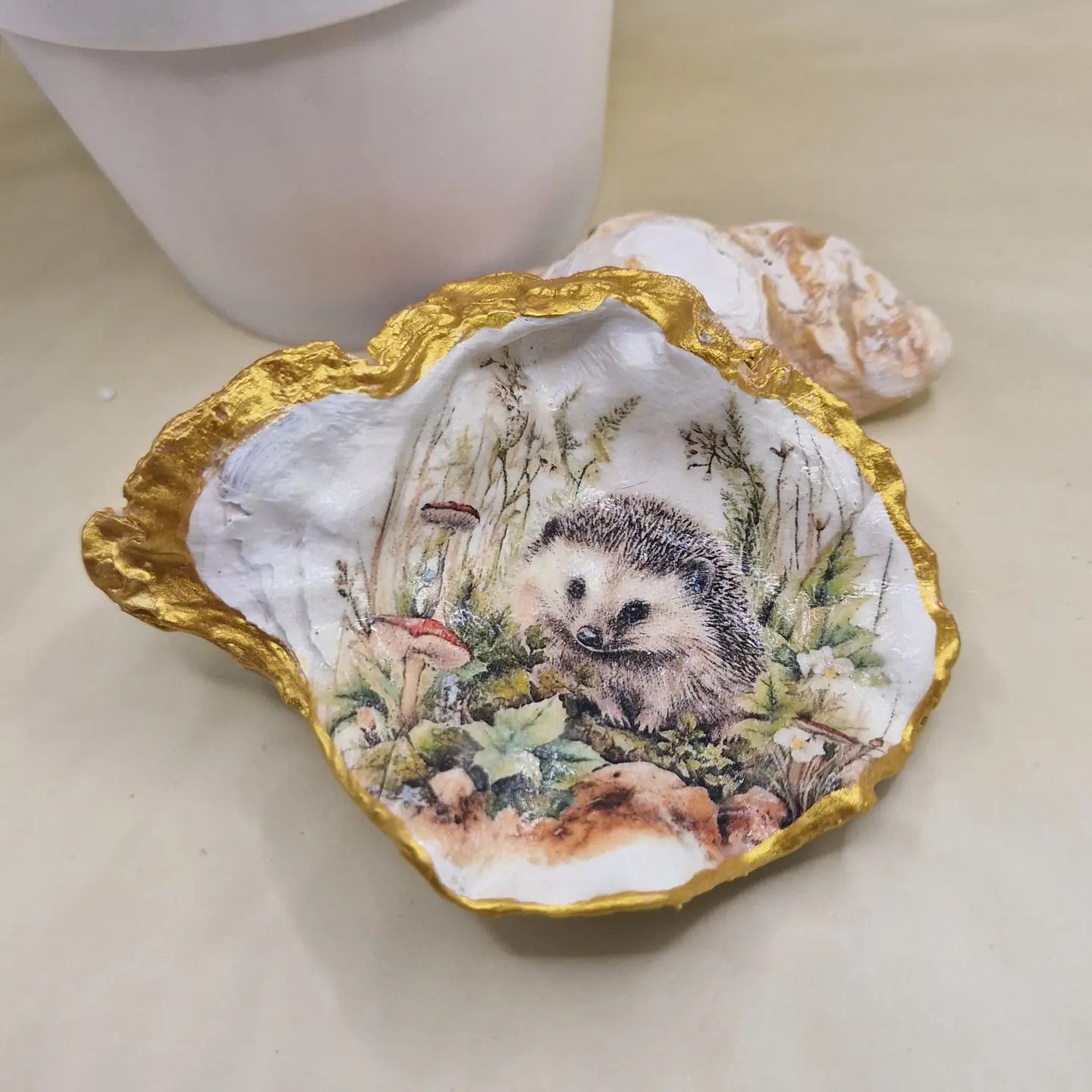 🦔🍄 Hedgehog and Toadstools Oyster Shell Trinket Dish